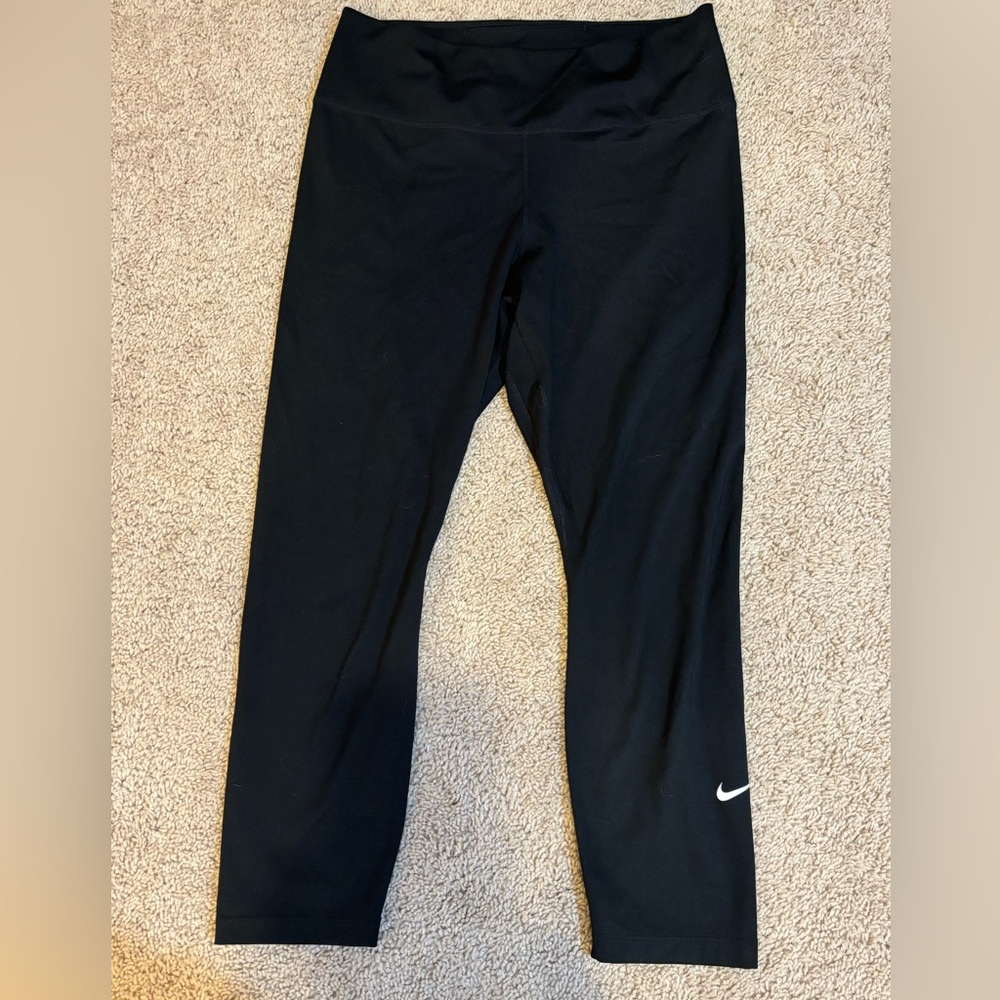 Black Nike Cropped Leggings